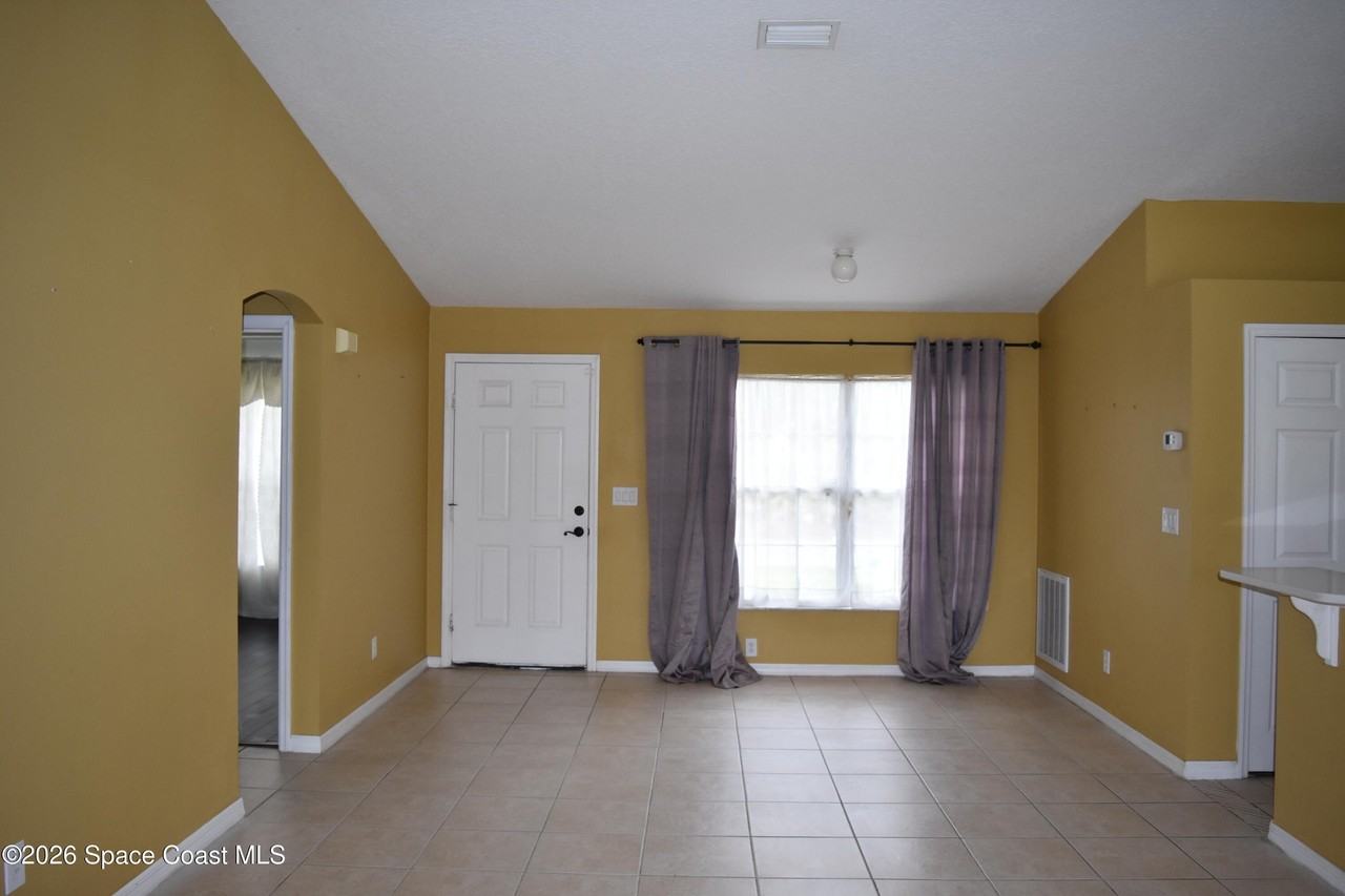 2749 Freehold Ave Se - Photo 6 of 33