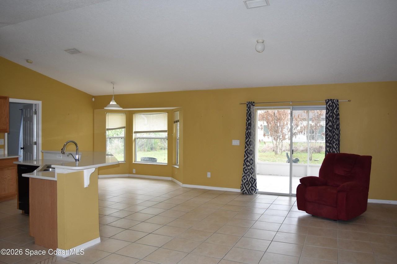 2749 Freehold Ave Se - Photo 7 of 33