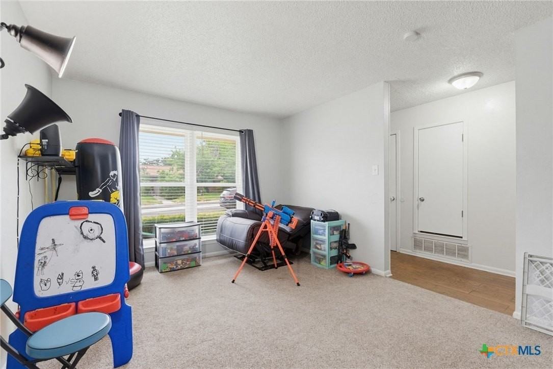 902 Lynn Ln - Photo 7 of 15