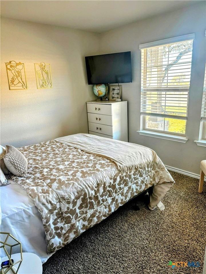 305 Bobby Lou Ln - Photo 2 of 15