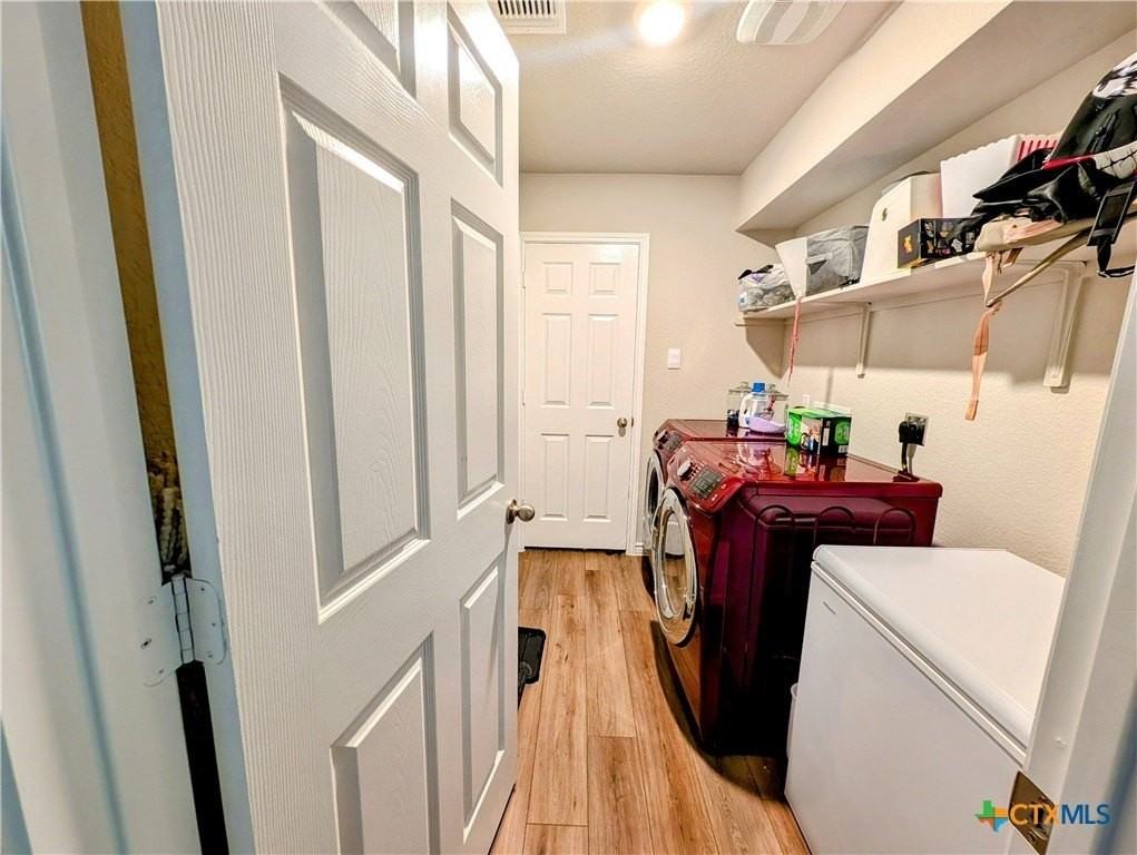 305 Bobby Lou Ln - Photo 5 of 15