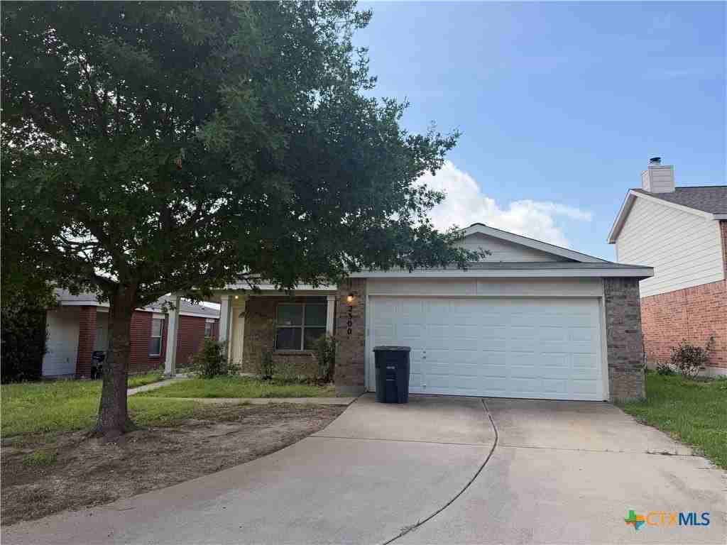 2300 Maedell Dr - Photo 2 of 17