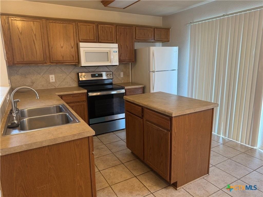 2300 Maedell Dr - Photo 6 of 17