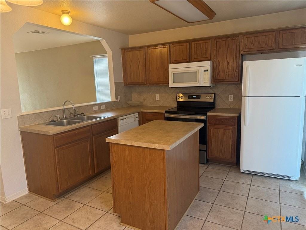 2300 Maedell Dr - Photo 7 of 17