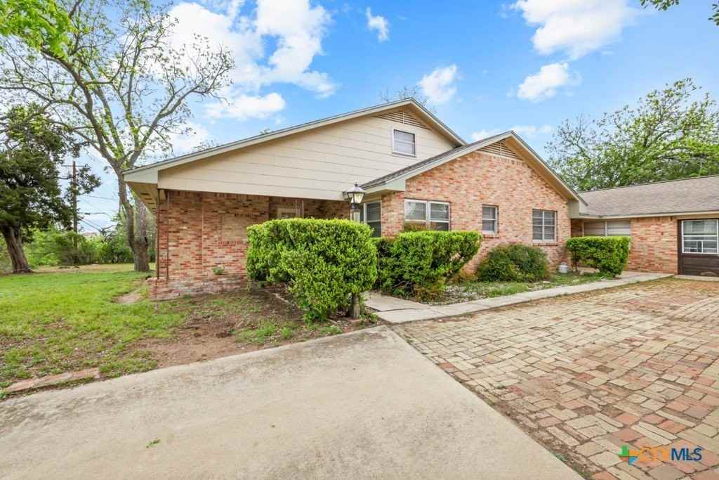 1511 Ranch Road 12 - Photo 3 of 28