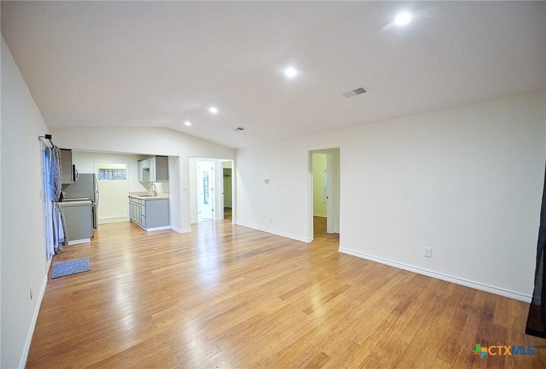 919 Southside Dr - Photo 4 of 22