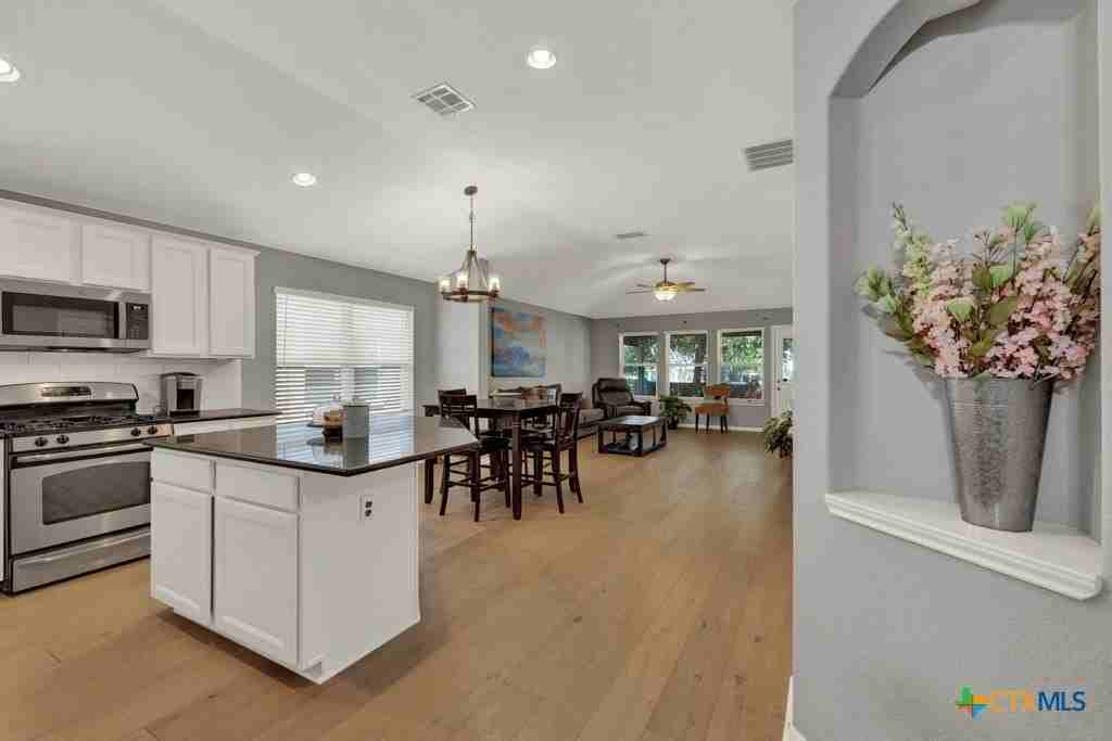 481 Bayou Bend Dr - Photo 5 of 32