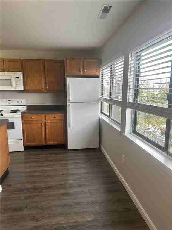 3 Admiralty Dr #B5 - Photo 3 of 19