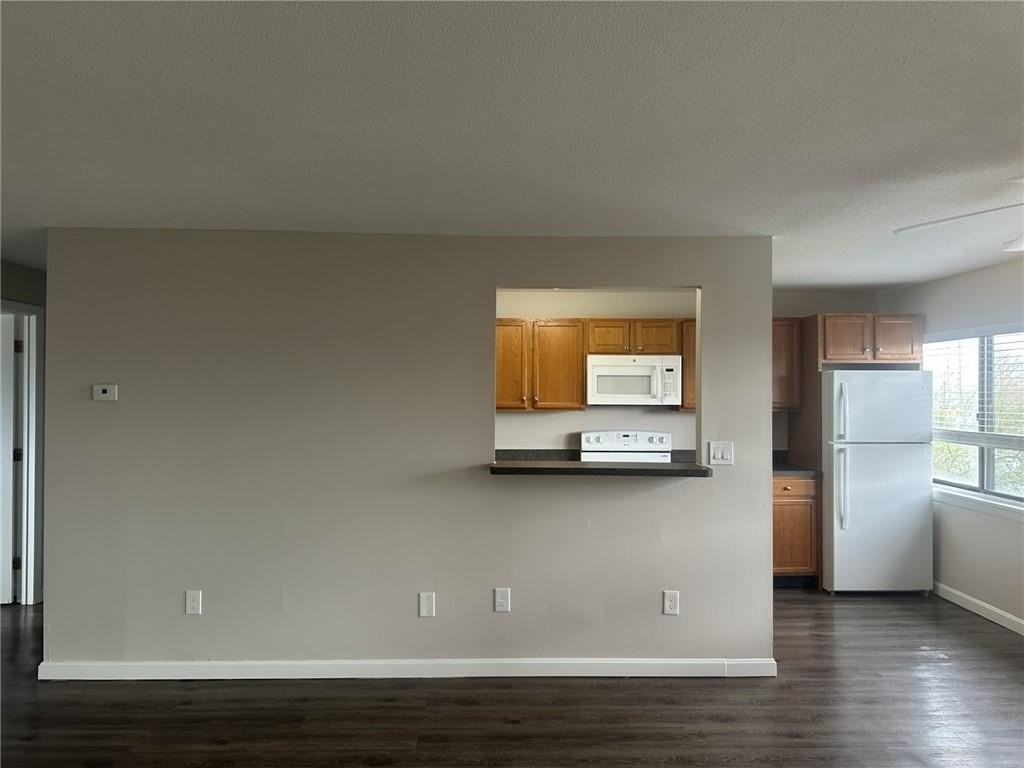 3 Admiralty Dr #B5 - Photo 4 of 19