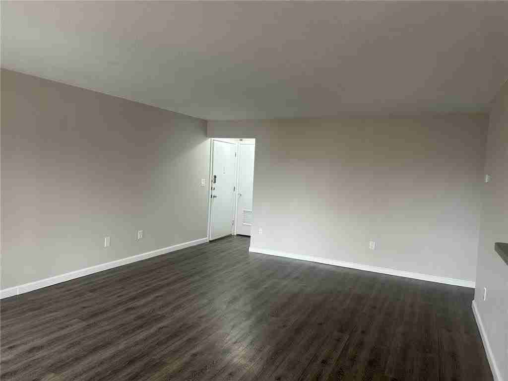 3 Admiralty Dr #B5 - Photo 6 of 19