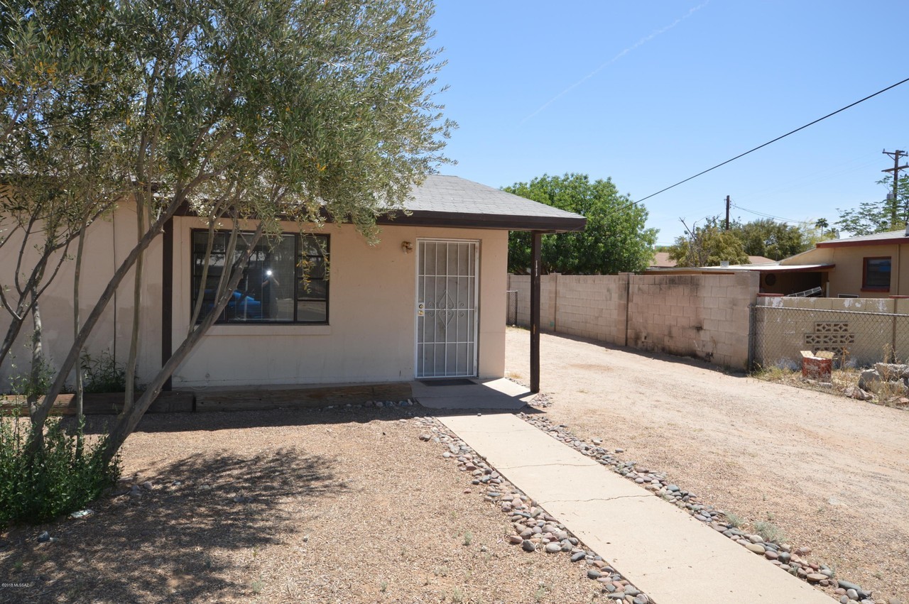 1150 N Santa Rosa Ave - Photo 2 of 8