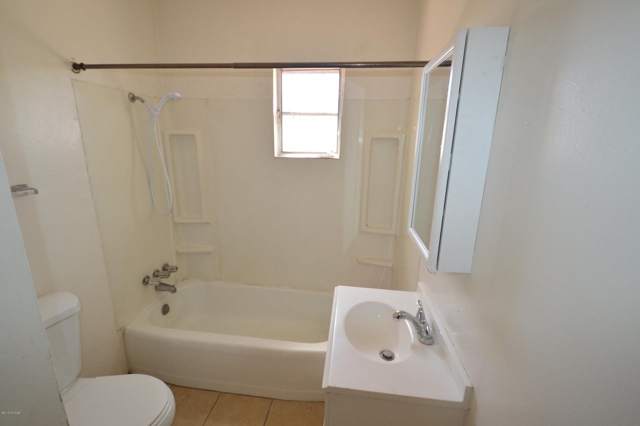 1150 N Santa Rosa Ave - Photo 4 of 8