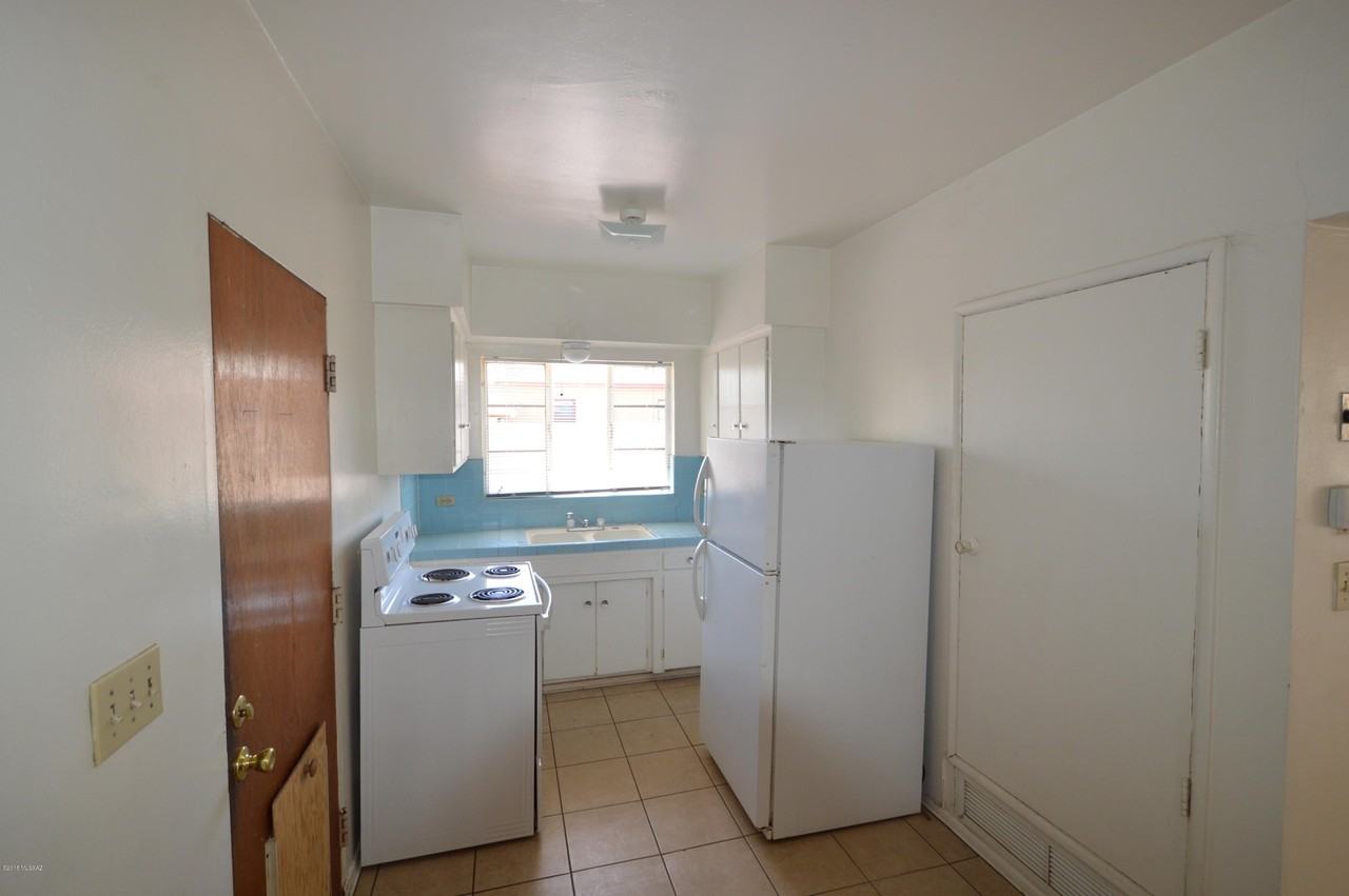 1150 N Santa Rosa Ave - Photo 5 of 8