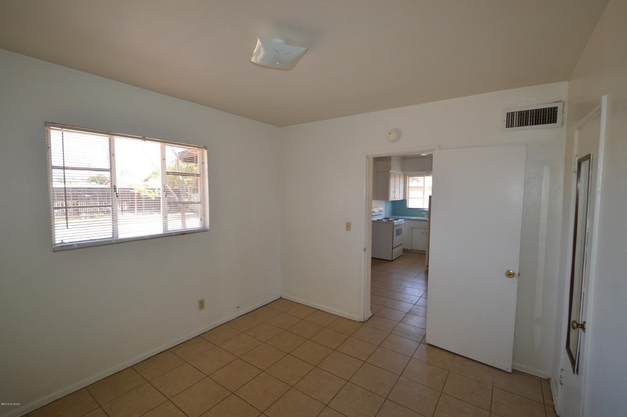 1150 N Santa Rosa Ave - Photo 6 of 8