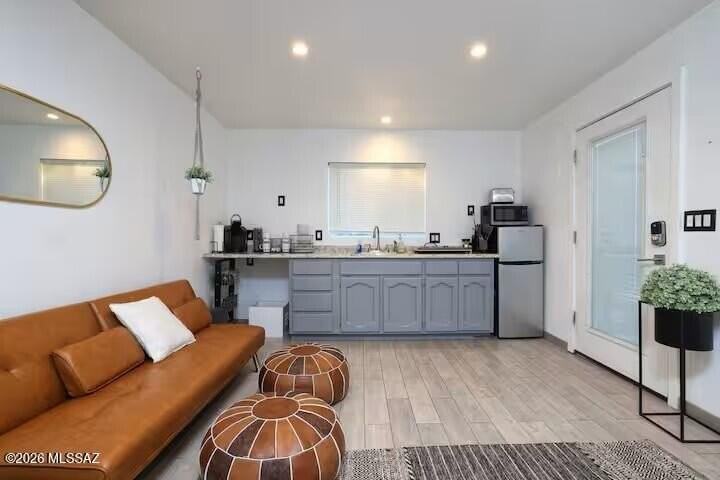 2039 E 8th St #B - Photo 3 of 12