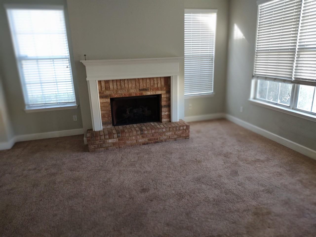 3712 Riverton Trl - Photo 4 of 31