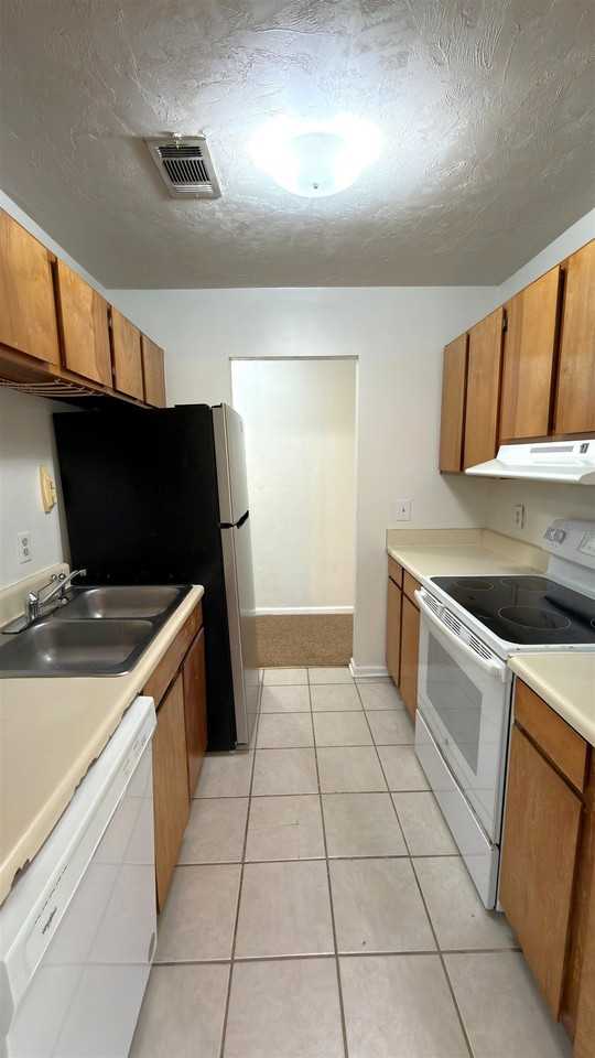 1315 Airport Dr #B02 - Photo 4 of 22