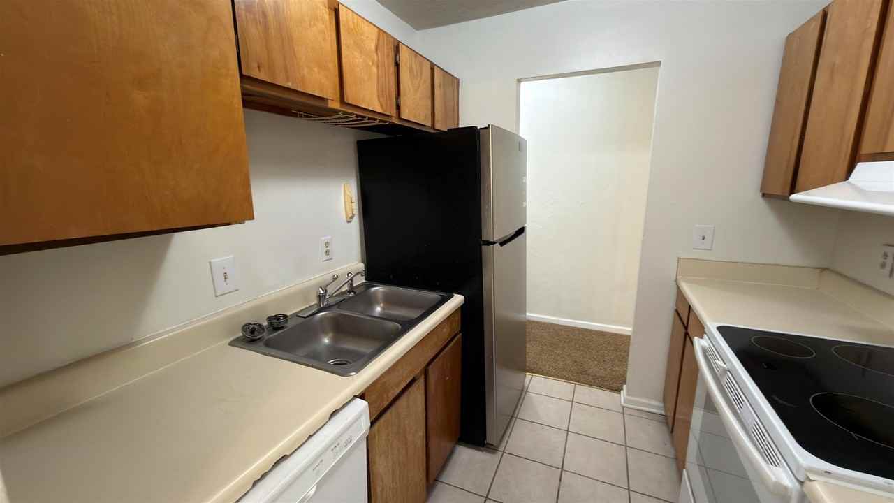 1315 Airport Dr #B02 - Photo 5 of 22