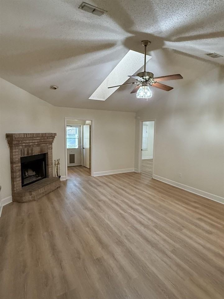 4305 Snoopy Ln - Photo 4 of 21