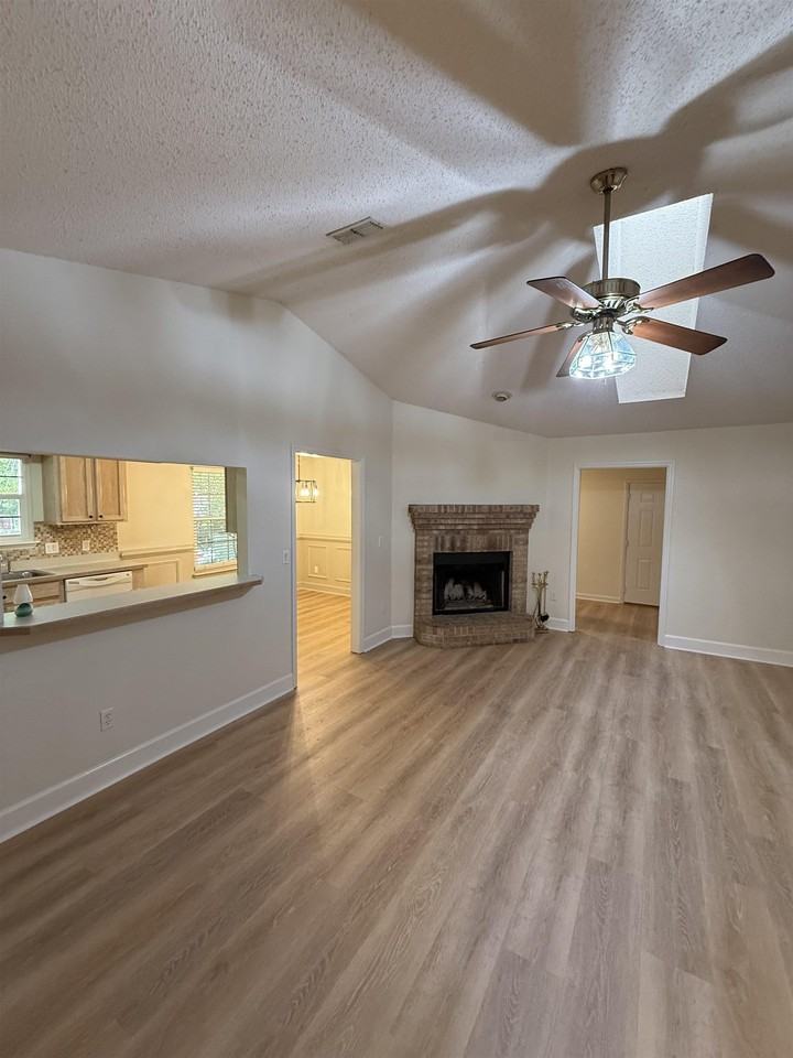 4305 Snoopy Ln - Photo 6 of 21