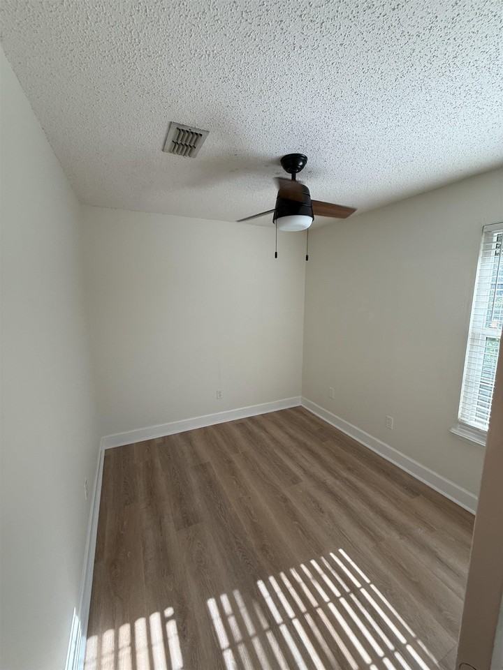 4305 Snoopy Ln - Photo 7 of 21