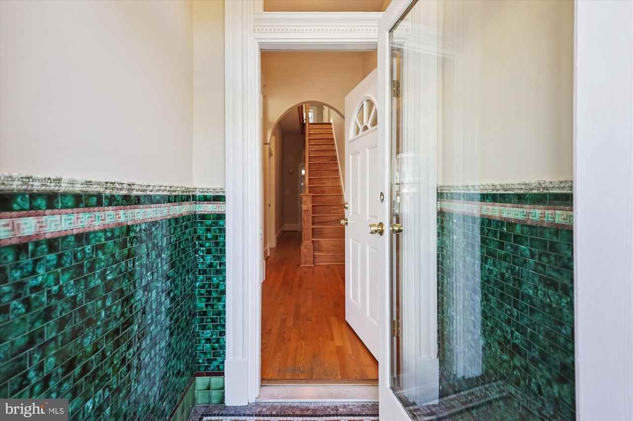 14 Seaton Pl Nw - Photo 2 of 32