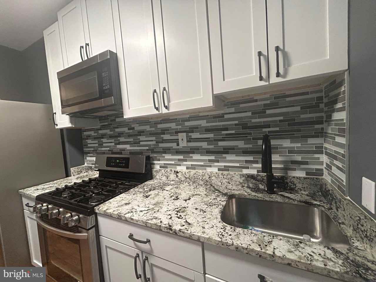 1516 N Mount St - Photo 5 of 26