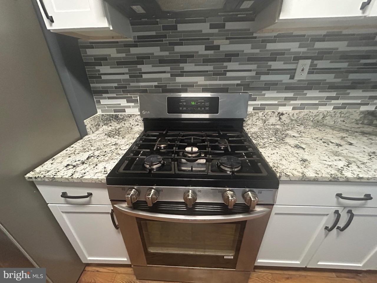 1516 N Mount St - Photo 6 of 26