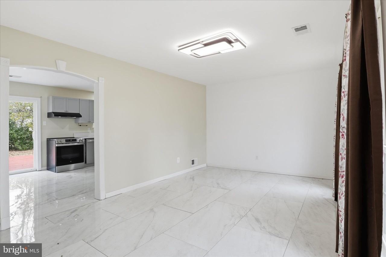 3454 Tamarack Ct - Photo 4 of 37