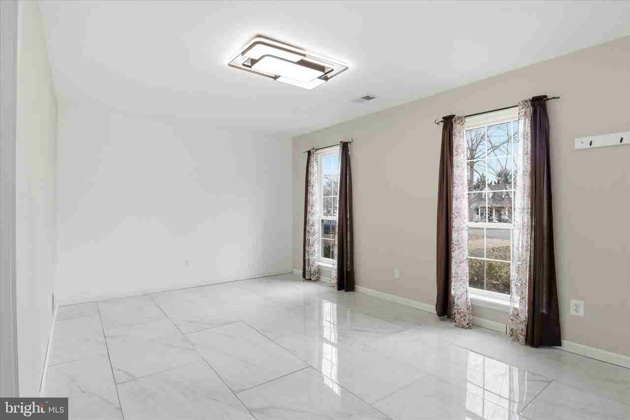 3454 Tamarack Ct - Photo 6 of 37
