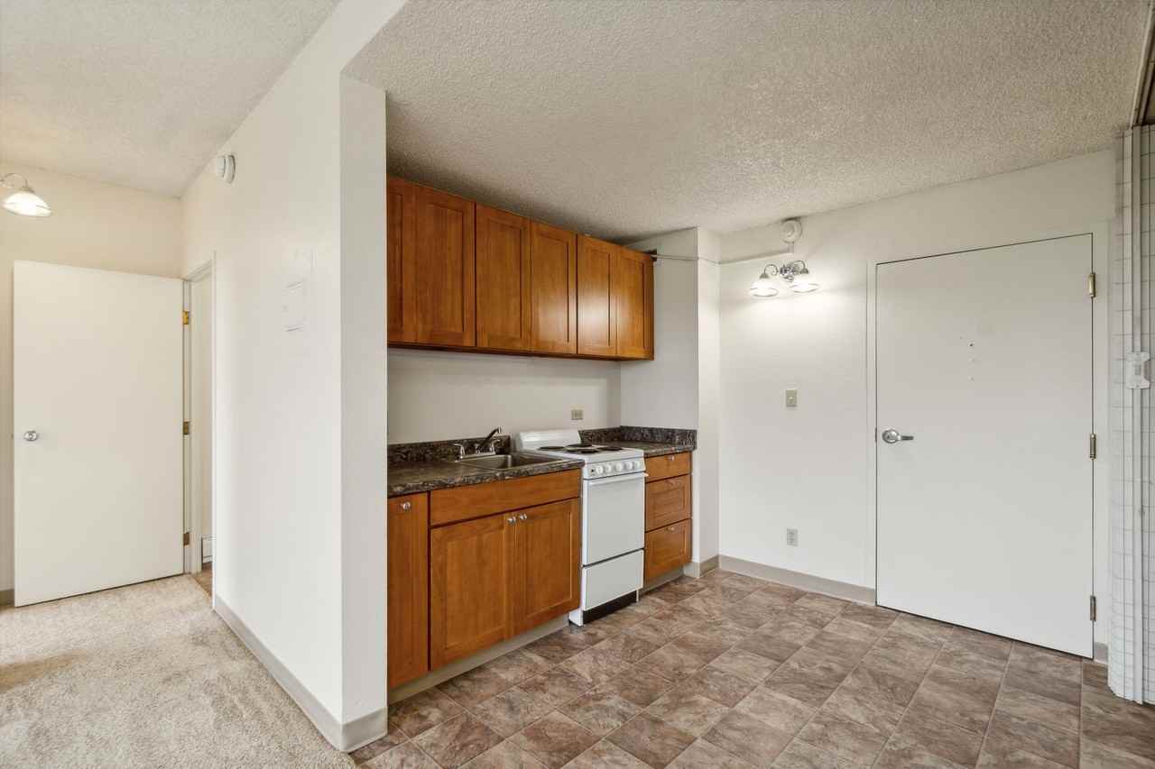 Life Manor Parkside - Photo 3 of 24