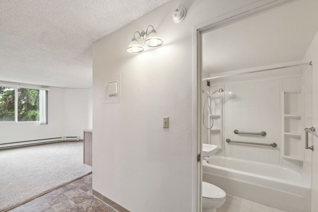 Life Manor Parkside - Photo 4 of 24