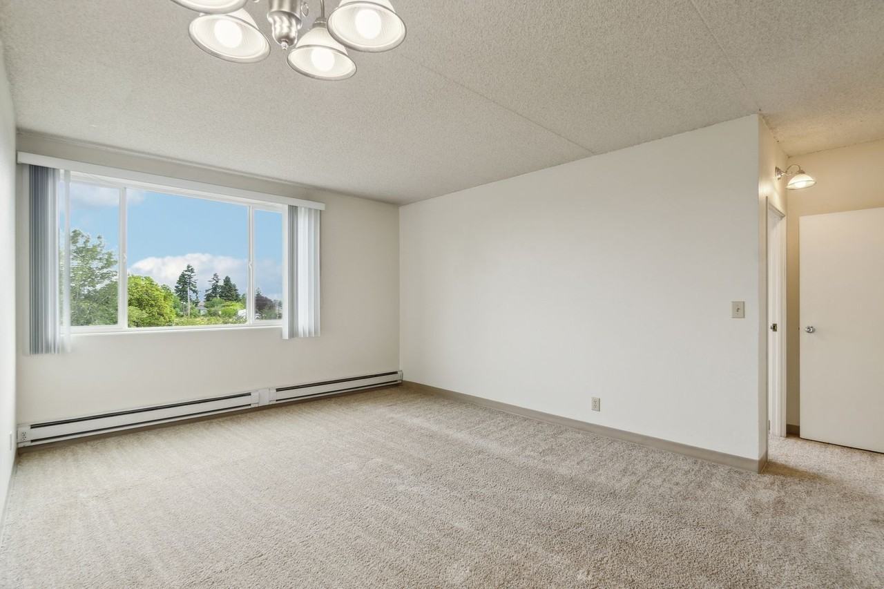 Life Manor Parkside - Photo 5 of 24