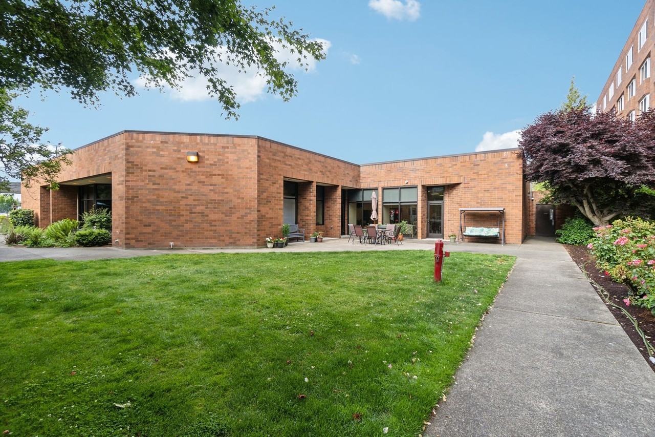 Life Manor Parkside - Photo 7 of 24