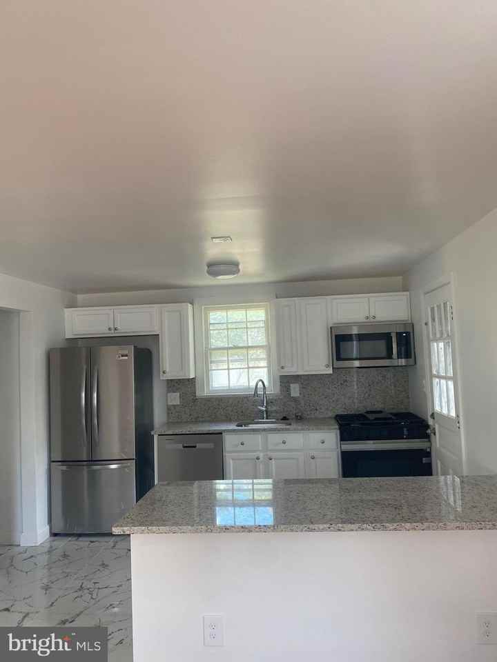 4412 Jones Bridge Rd - Photo 3 of 19