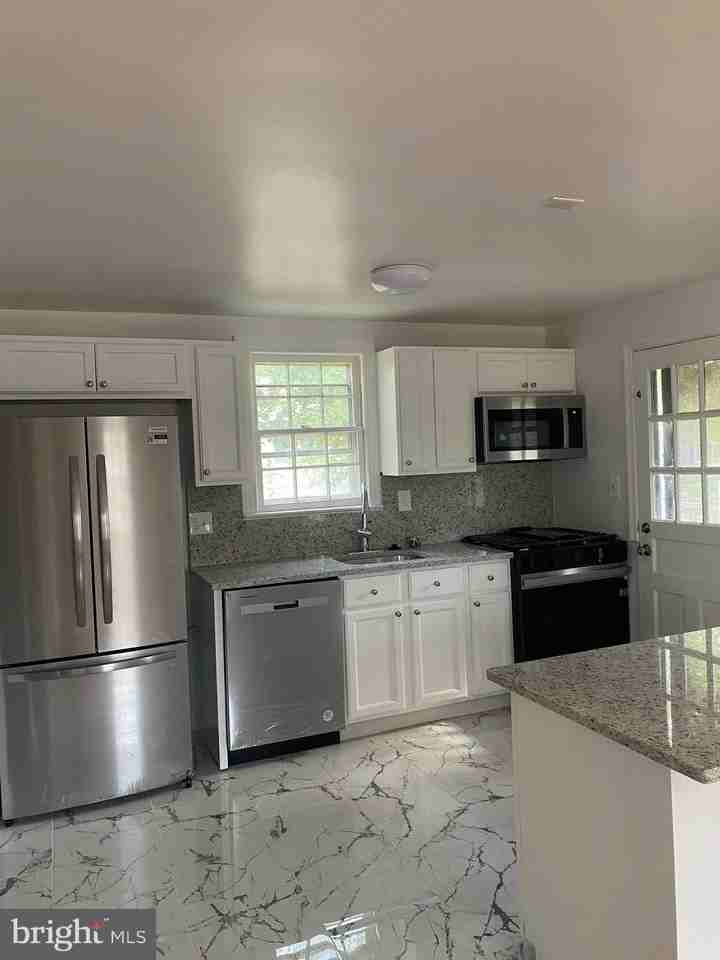 4412 Jones Bridge Rd - Photo 4 of 19