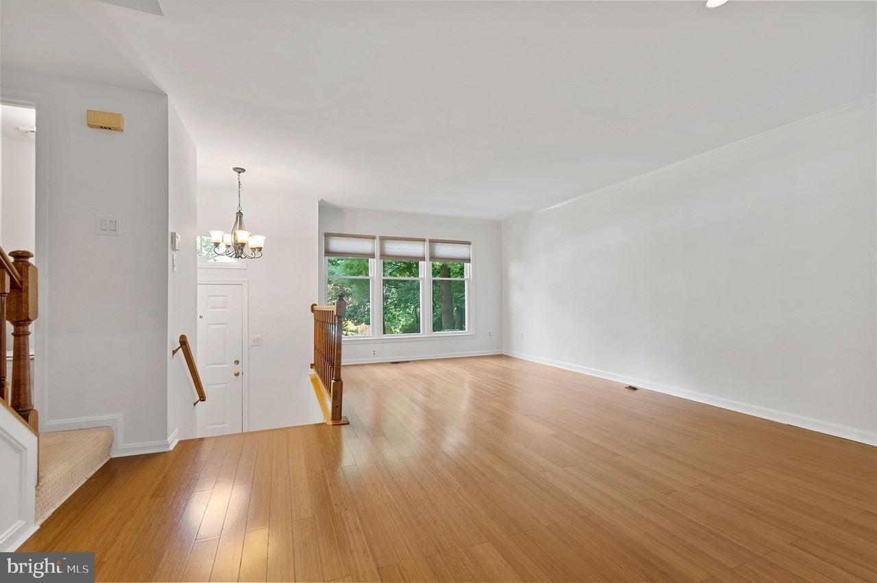 10504 Pine Haven Ter - Photo 4 of 31