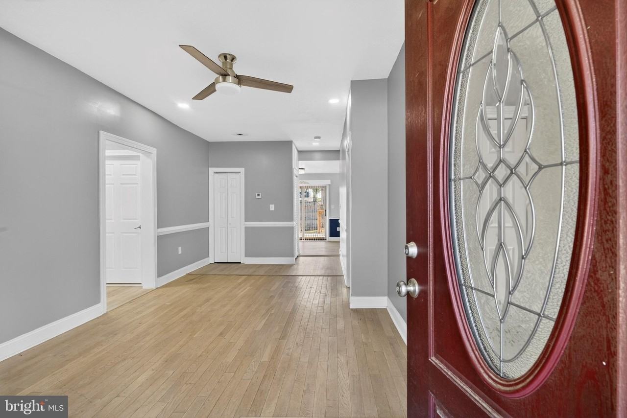 505 69th St - Photo 4 of 28