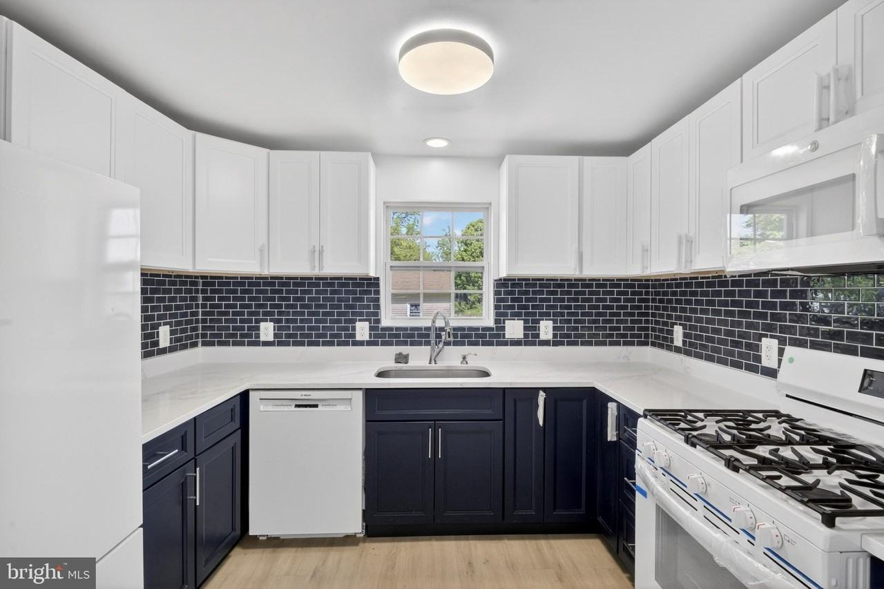 505 69th St - Photo 7 of 28