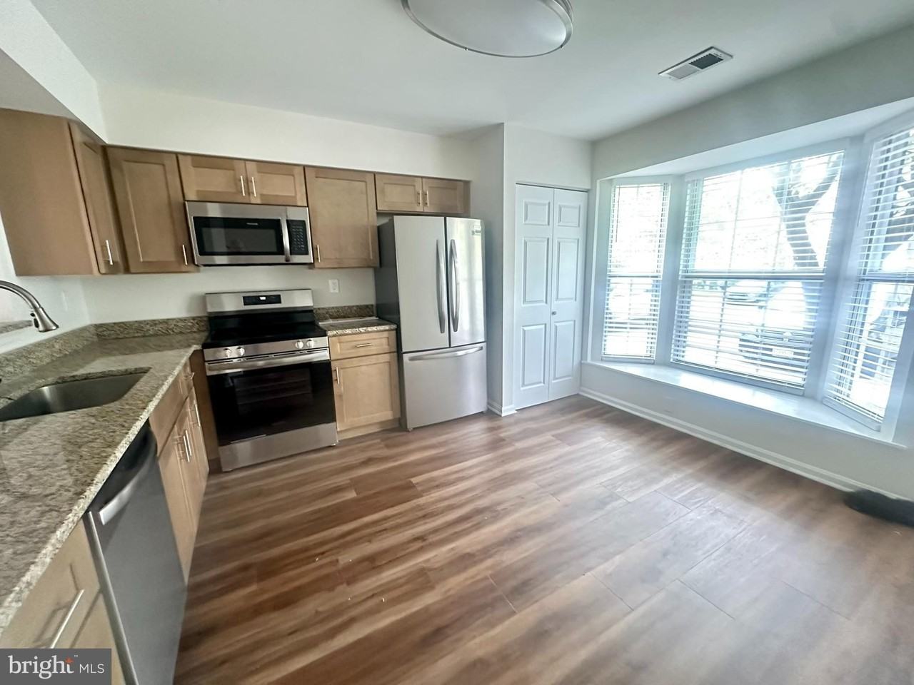 14510 London Ln - Photo 4 of 23