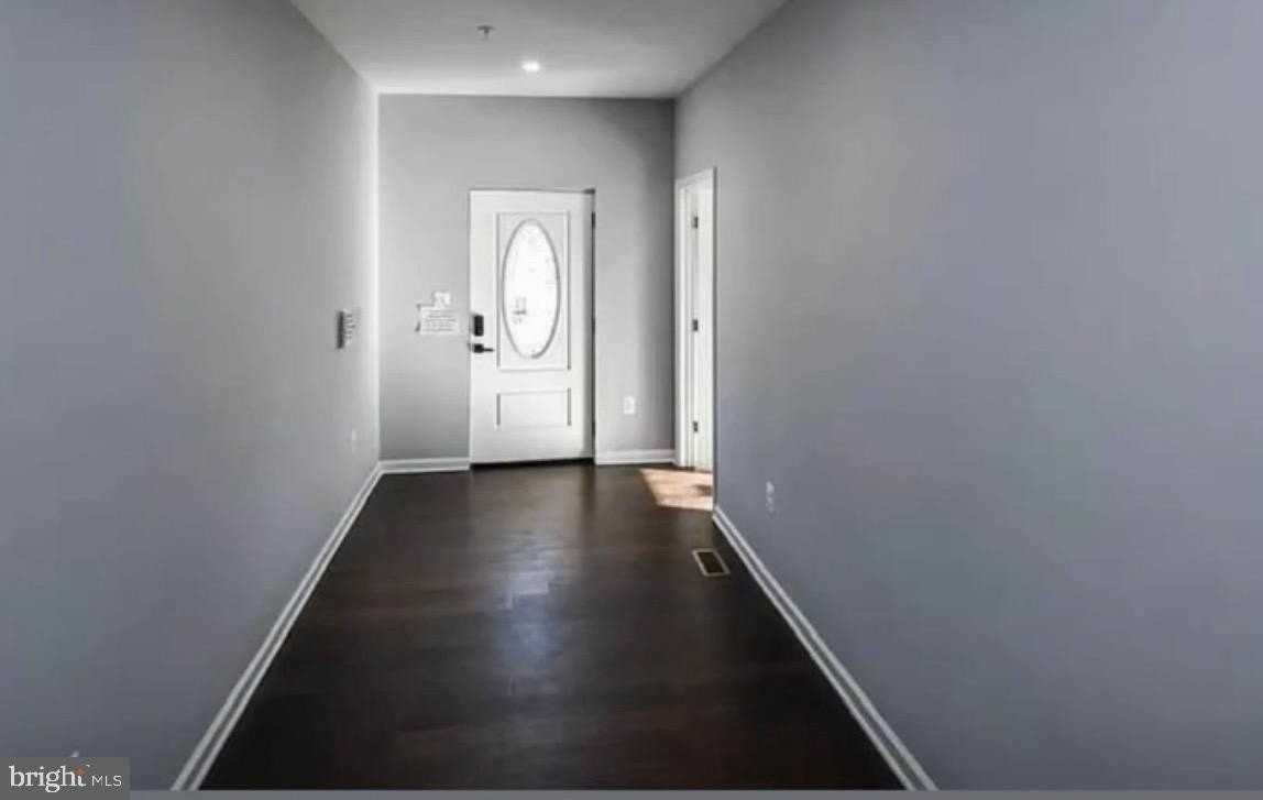 4719 Prince Georges Ave - Photo 5 of 11