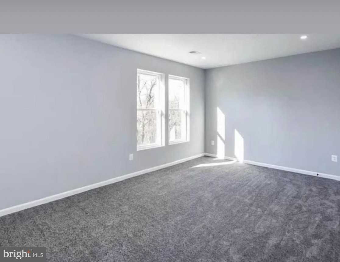 4719 Prince Georges Ave - Photo 7 of 11