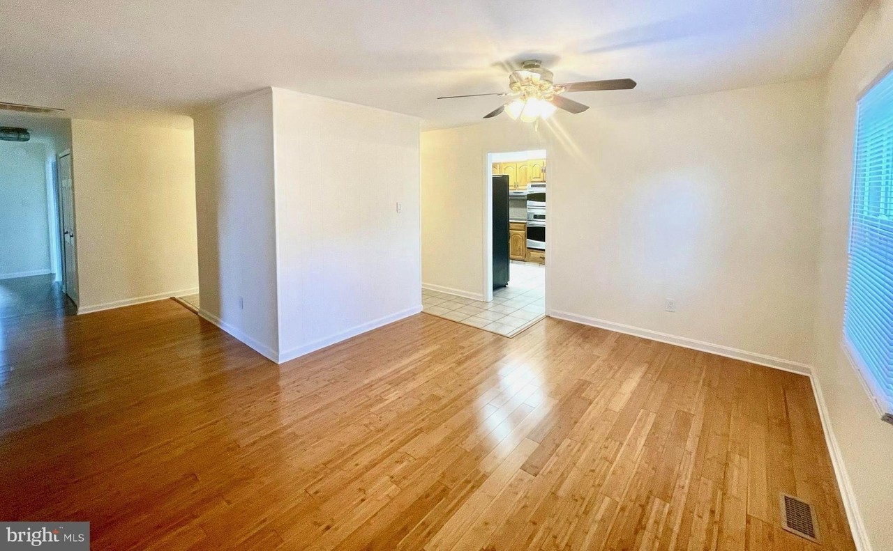 4015 William Ln - Photo 3 of 19