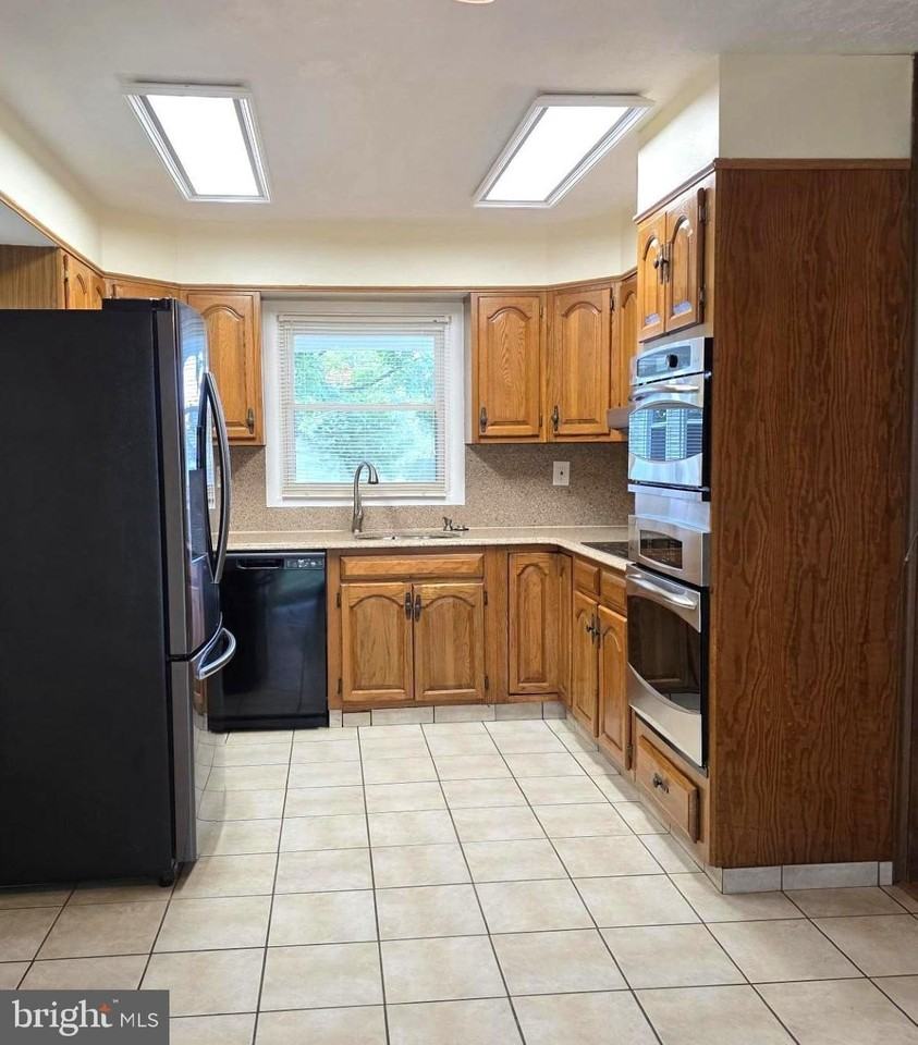 4015 William Ln - Photo 4 of 19