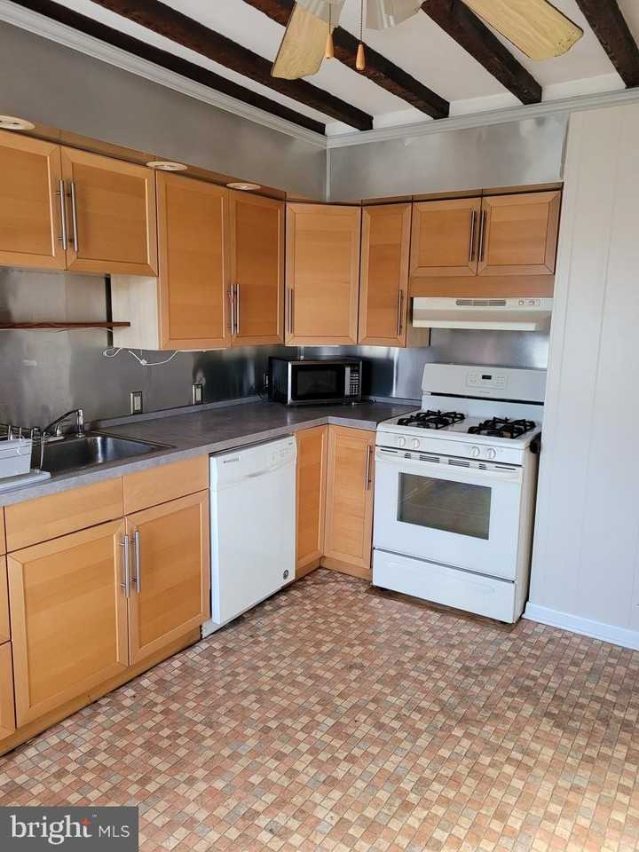 308 Ash St - Photo 4 of 16