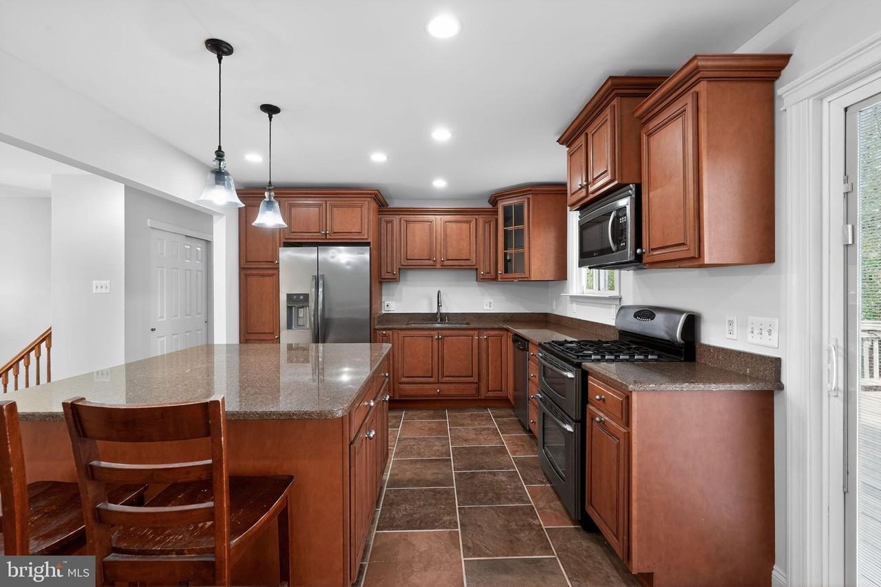 73 Greenvale Rd - Photo 5 of 23