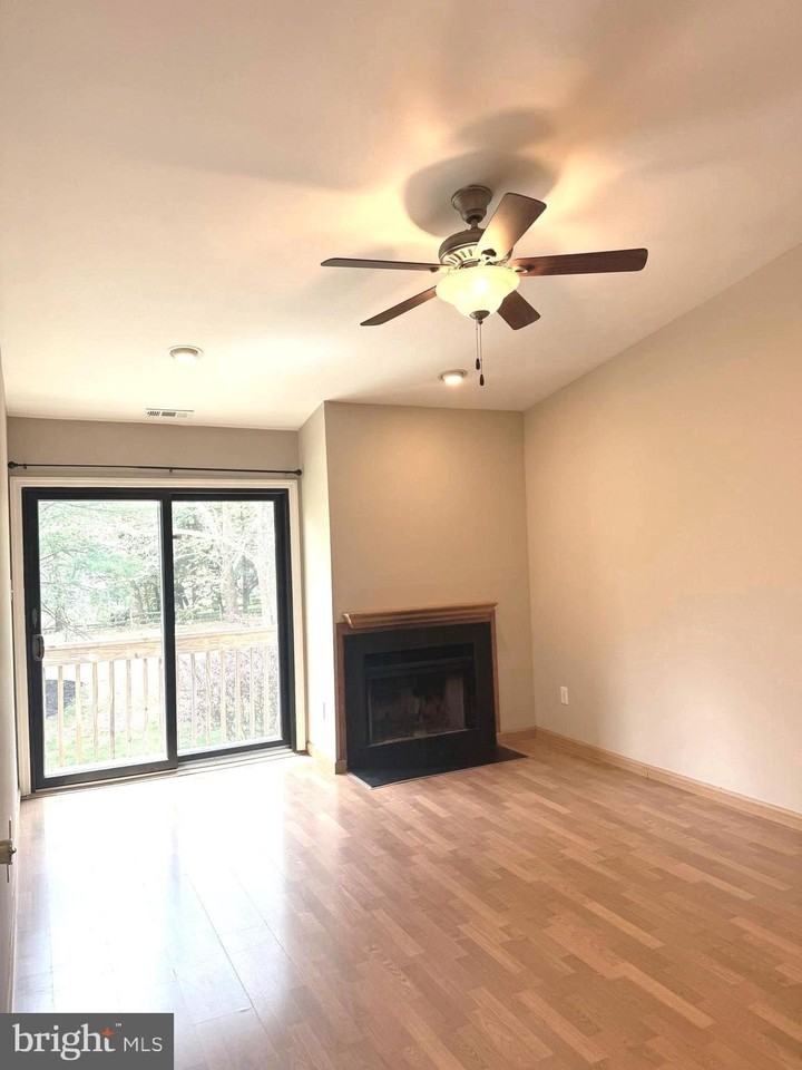 258 Barclay Ct - Photo 2 of 18