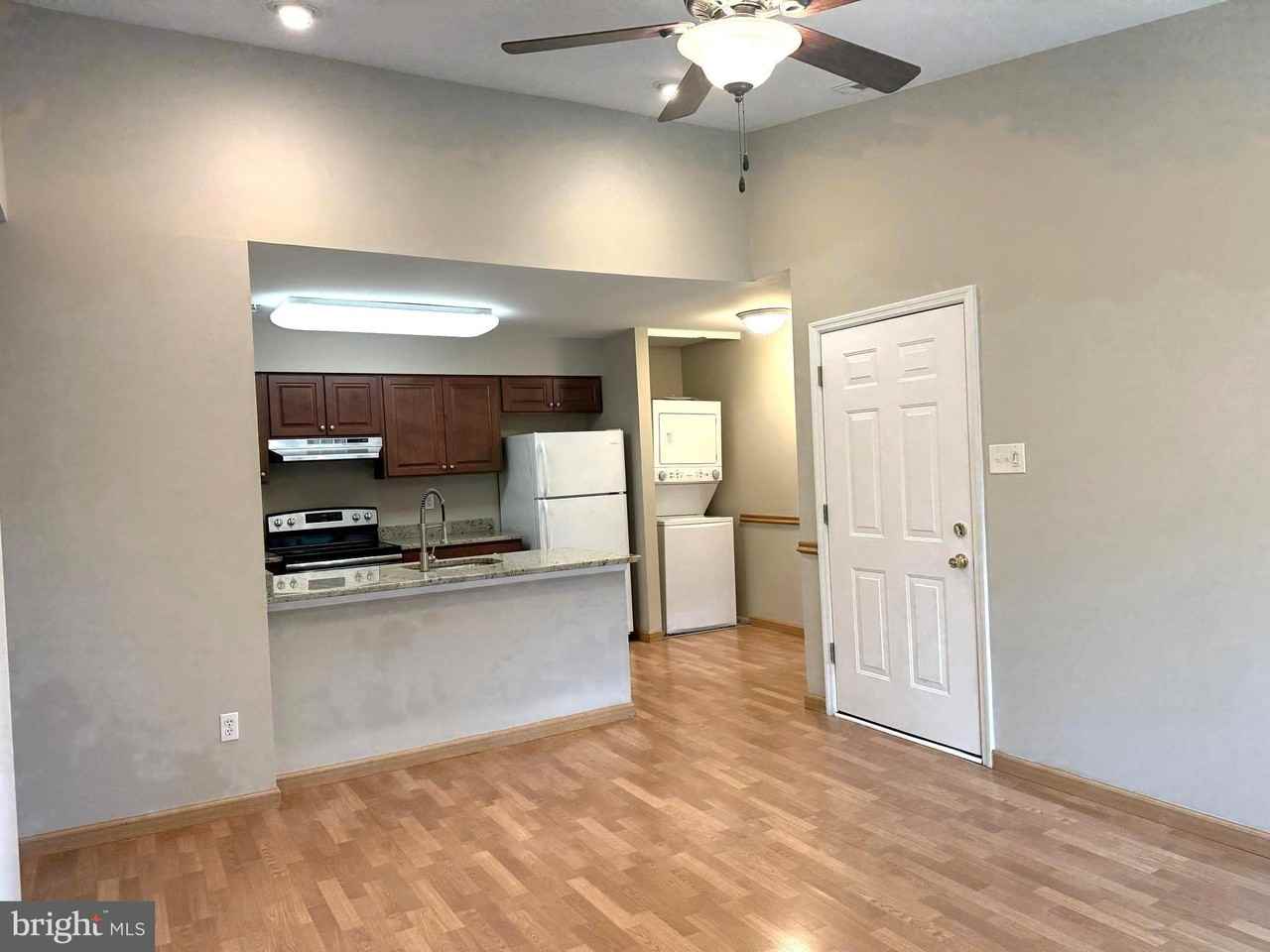 258 Barclay Ct - Photo 5 of 18