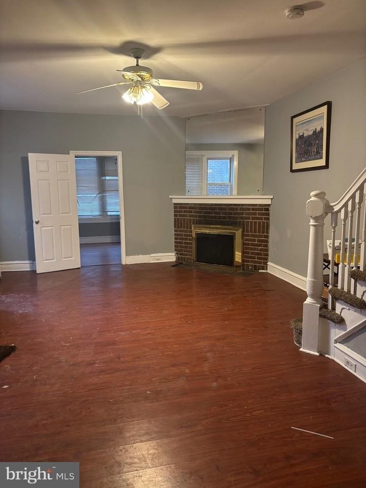 649 W State St - Photo 4 of 15