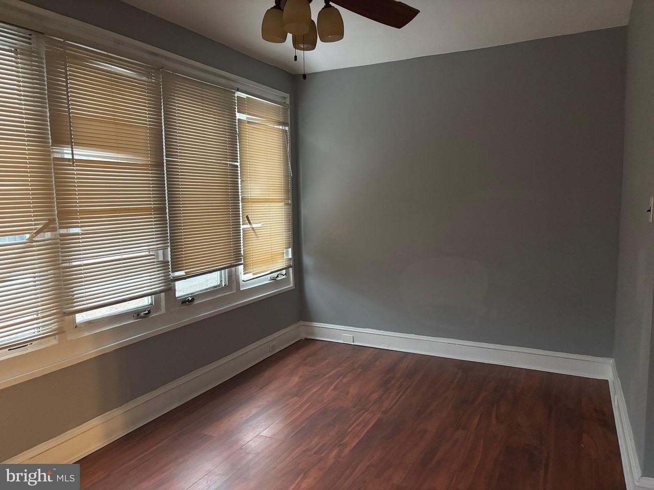 649 W State St - Photo 5 of 15